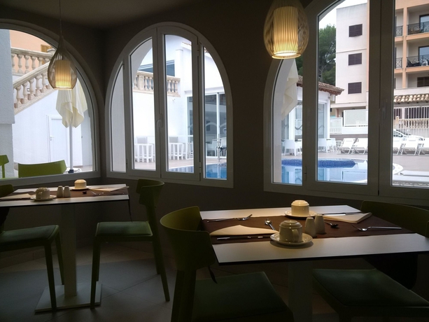 Imagen del bar/restaurante del Hotel BQ Cala Ratjada - Adults Only. Foto 2