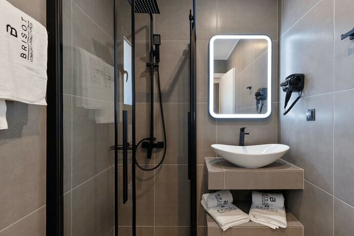 Imagen general del Hotel BRISOT Galatas Poros. Foto 7