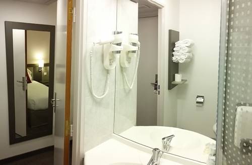 Imagen de la habitación del Hotel BRIT CONFORT ROISSY SAINT-WITZ. Foto 8