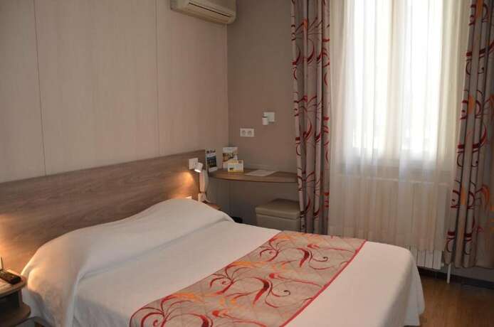 Imagen general del Hotel BRIT Confort Le Revest Sainte Maxime. Foto 4