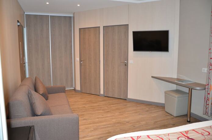 Imagen general del Hotel BRIT Confort Le Revest Sainte Maxime. Foto 6