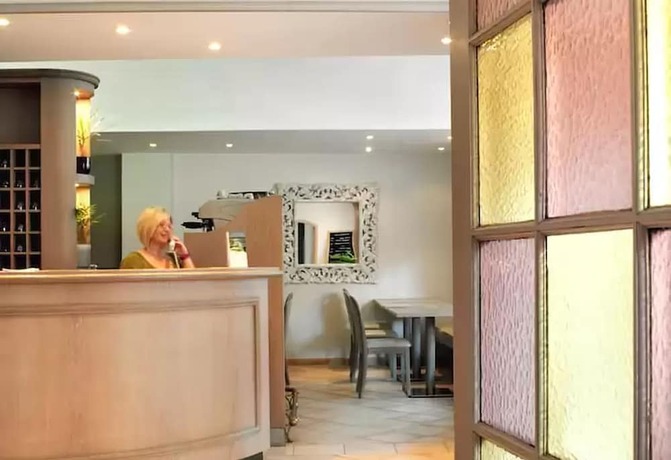 Imagen general del Hotel BRIT Confort Le Revest Sainte Maxime. Foto 9