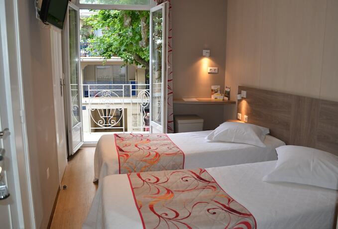 Imagen de la habitación del Hotel BRIT Confort Le Revest Sainte Maxime. Foto 15