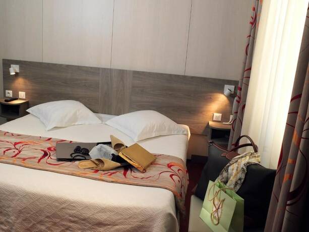 Imagen de la habitación del Hotel BRIT Confort Le Revest Sainte Maxime. Foto 21
