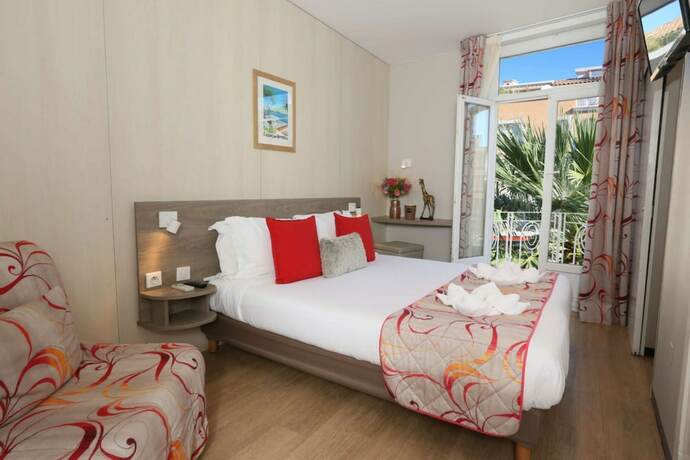 Imagen de la habitación del Hotel BRIT Confort Le Revest Sainte Maxime. Foto 32