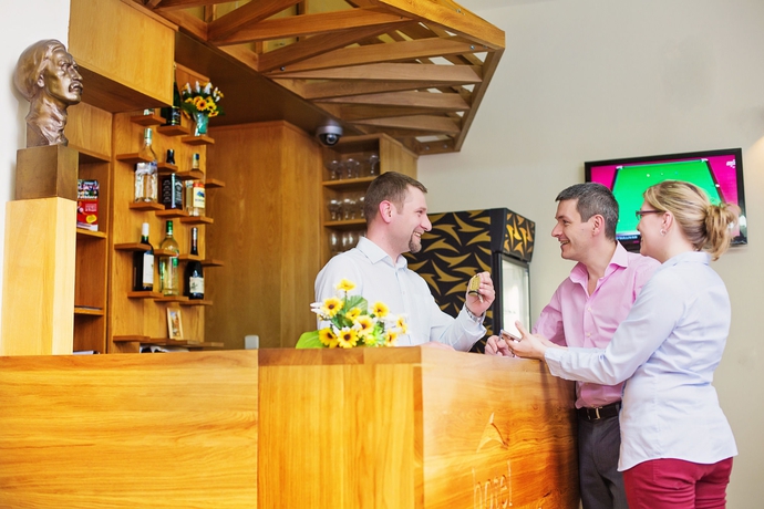 Imagen del bar/restaurante del Hotel BRIXEN. Foto 4