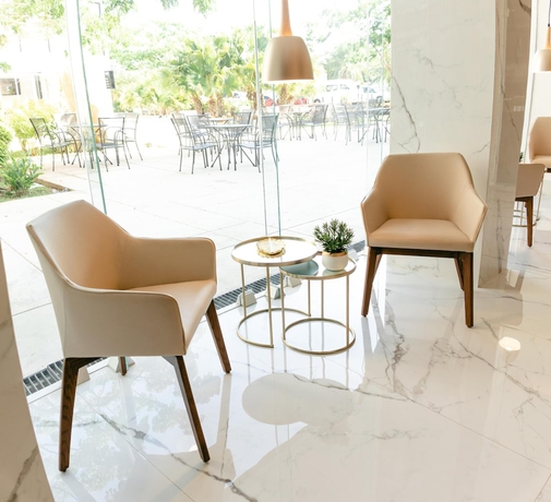 Imagen de los interiores del Hotel B\'S Suites. Foto 17