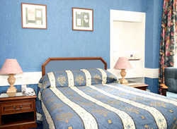 Imagen de la habitación del Hotel BUCHANAN. Foto 4