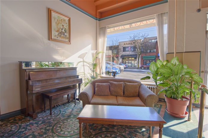 Imagen de los interiores del Hotel BUDGET INN PATRICIA HOTEL. Foto 15