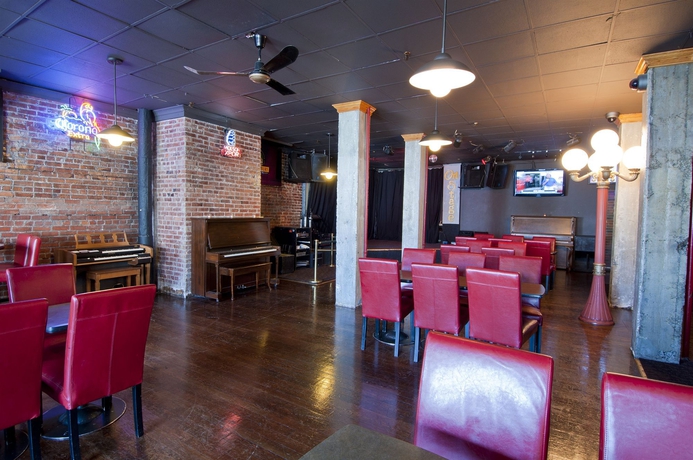 Imagen del bar/restaurante del Hotel BUDGET INN PATRICIA HOTEL. Foto 4