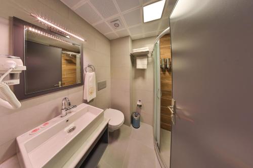 Imagen de la habitación del Hotel BUKAVİYYE HOTEL. Foto 17