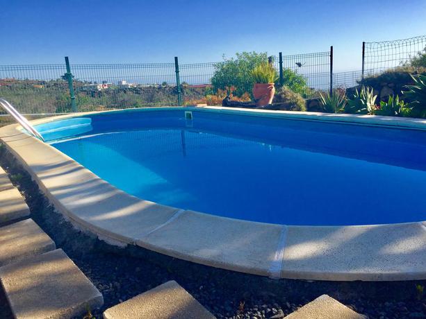 Imagen de la piscina del Hotel BUNGALOWS MIRAMAR. Foto 11