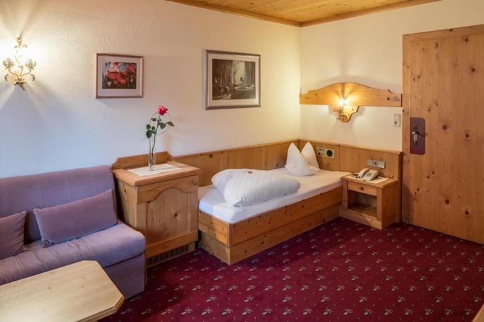 Imagen de la habitación del Hotel BURGSTALL. Foto 10
