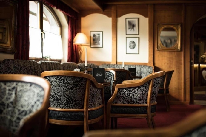 Imagen del bar/restaurante del Hotel BURGSTALL. Foto 3