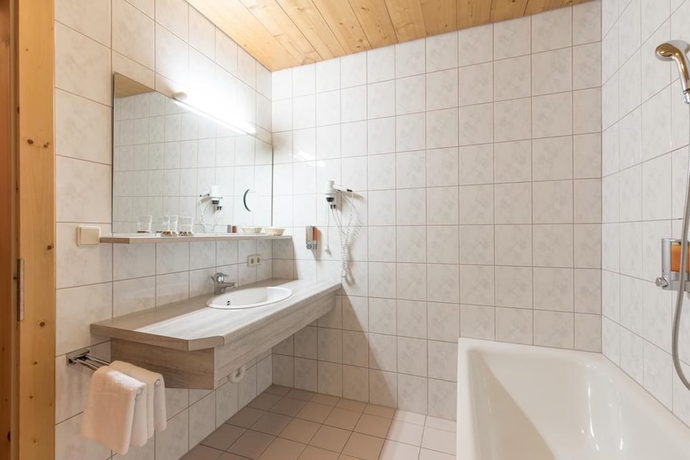 Imagen de la habitación del Hotel BURGSTALL. Foto 16