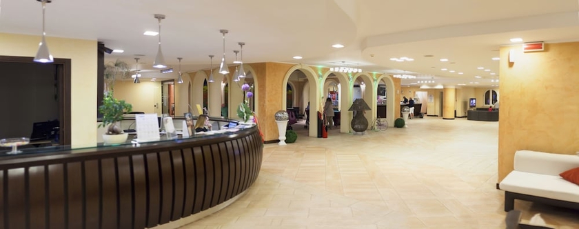 Imagen de los interiores del Hotel BV Airone Resort. Foto 13