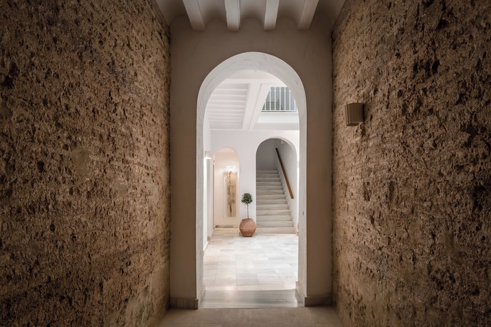 Imagen de los interiores del Hotel BYPILLOW Casa Gades. Foto 16