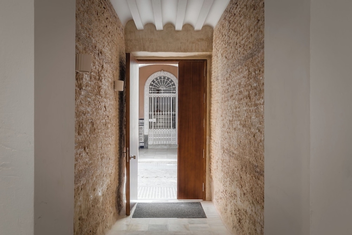 Imagen de los interiores del Hotel BYPILLOW Casa Gades. Foto 17