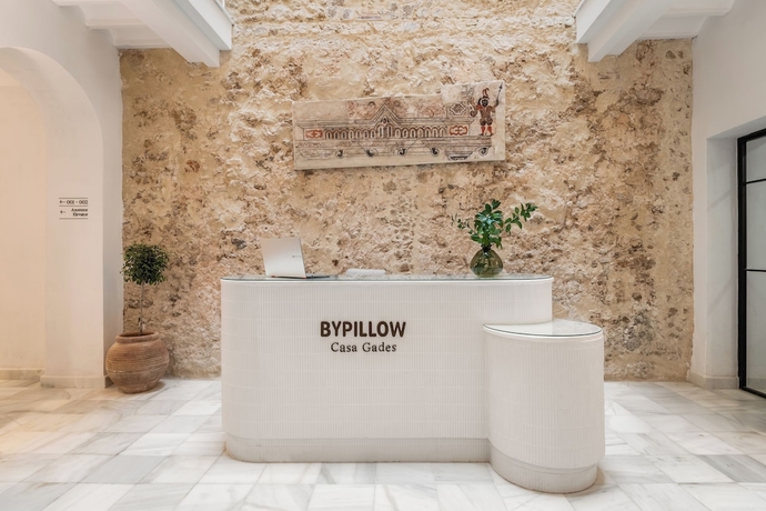 Imagen de los interiores del Hotel BYPILLOW Casa Gades. Foto 18