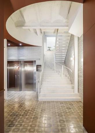 Imagen de los interiores del Hotel BYPILLOW Flamant. Foto 6