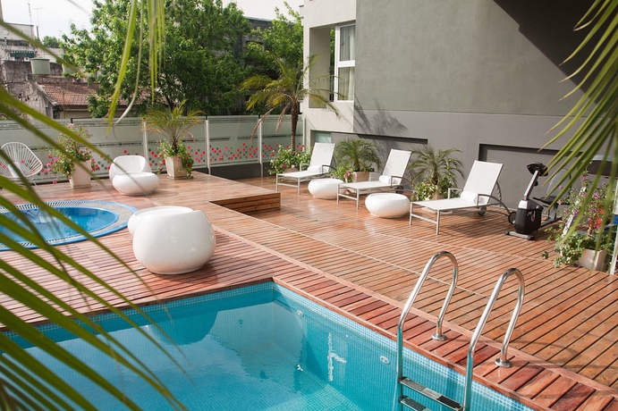 Imagen de la piscina del Hotel Ba Sohotel. Foto 5