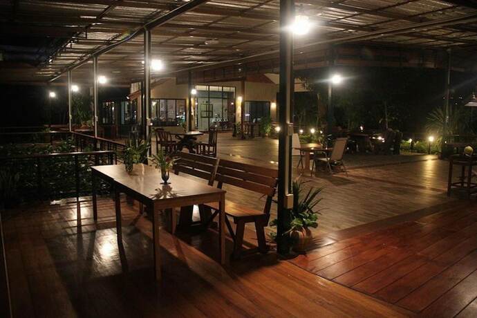 Imagen del bar/restaurante del Hotel Baan Alisa Bed and Breakfast. Foto 17