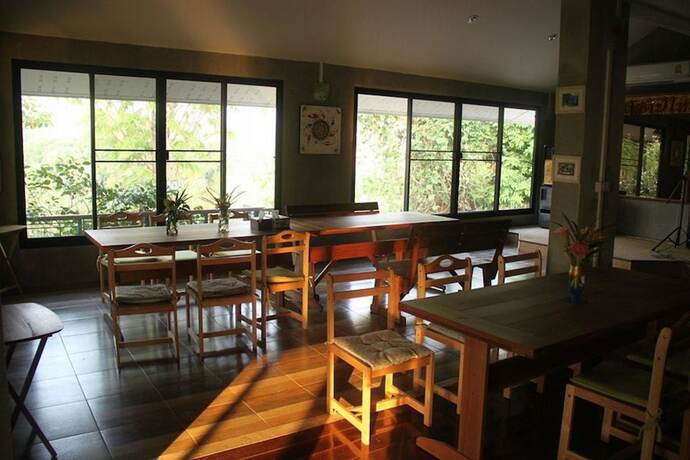 Imagen del bar/restaurante del Hotel Baan Alisa Bed and Breakfast. Foto 19