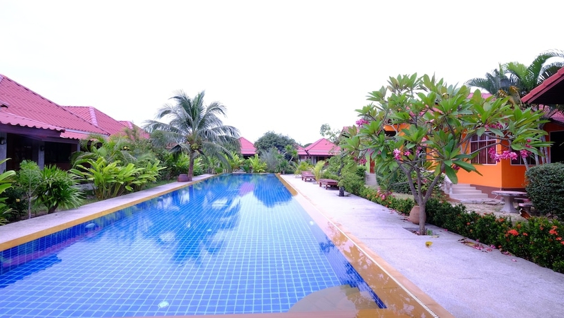 Imagen de la piscina del Hotel Baan Archa Samui. Foto 17