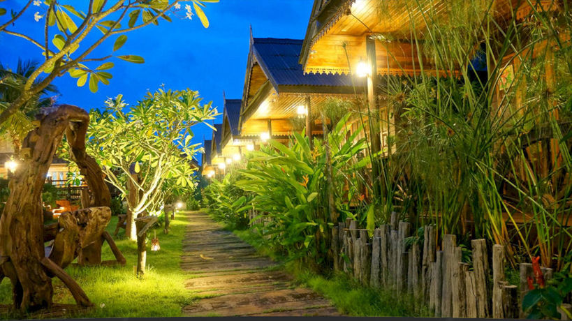 Imagen de la habitación del Hotel Baan Baitan Resort. Foto 4