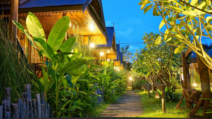 Imagen de los exteriores del Hotel Baan Baitan Resort. Foto 10