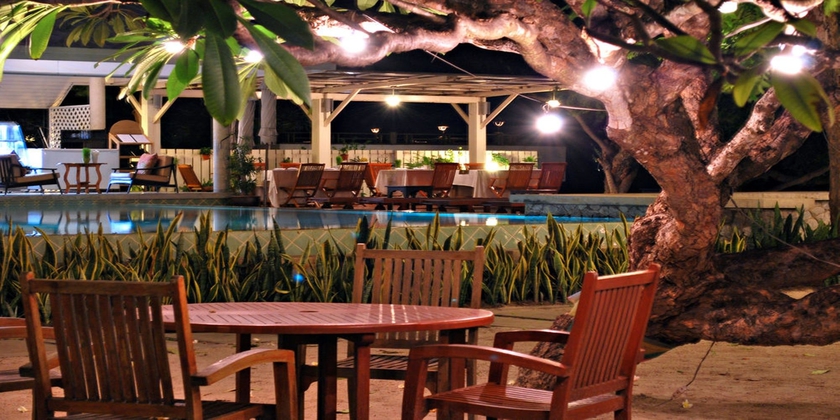 Imagen del bar/restaurante del Hotel Baan Bayan Beach. Foto 3