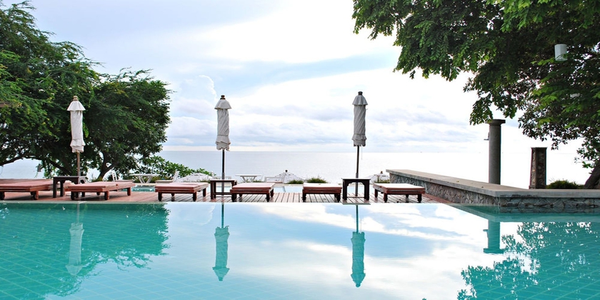 Imagen de la piscina del Hotel Baan Bayan Beach. Foto 14