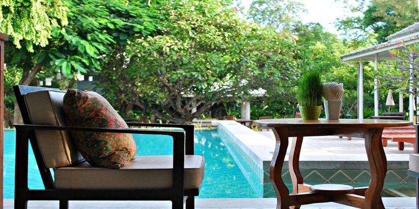 Imagen de la piscina del Hotel Baan Bayan Beach. Foto 15