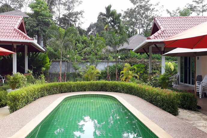 Imagen de la piscina del Hotel Baan Chao Koh. Foto 18