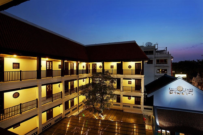 Imagen de los exteriores del Hotel Baan Chart. Foto 9
