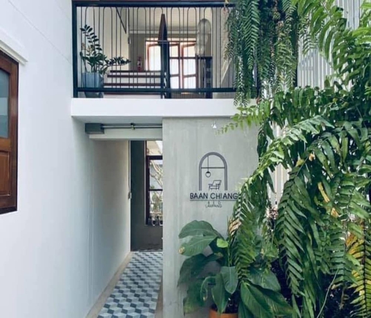 Imagen de los interiores del Hotel Baan Chiang Bed Lampang. Foto 12
