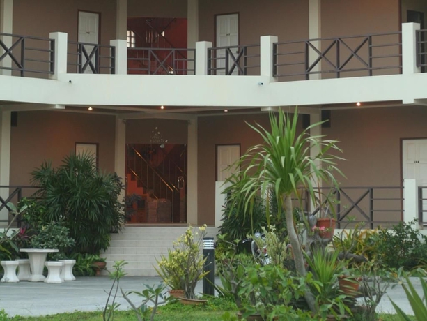 Imagen de los exteriores del Hotel Baan Chomphu. Foto 8