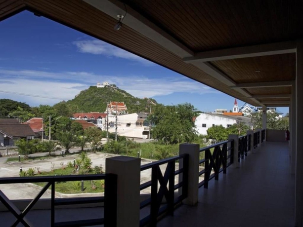 Imagen de los exteriores del Hotel Baan Chomphu. Foto 10