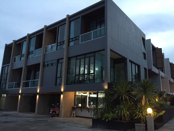 Imagen del bar/restaurante del Hotel Baan Civilize Resort. Foto 2