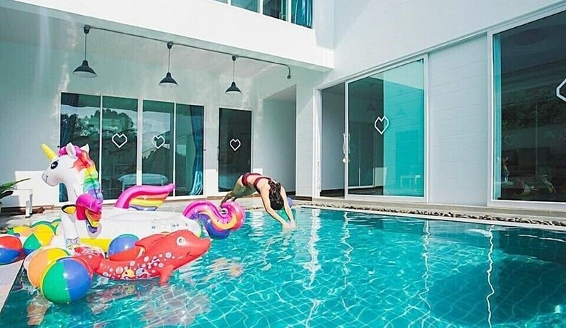Imagen de la piscina del Hotel Baan Farm Sook. Foto 39