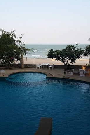 Imagen de la piscina del Hotel Baan Hansa -1401. Foto 32