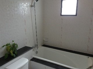 Imagen de los interiores del Hotel Baan Havaree Resort. Foto 10