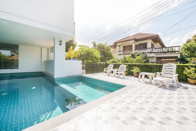 Imagen de la piscina del Hotel Baan Hinwong. Foto 19