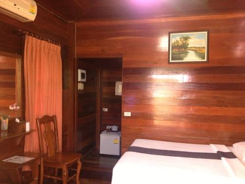 Imagen de la habitación del Hotel Baan Ing Khao Resort. Foto 7