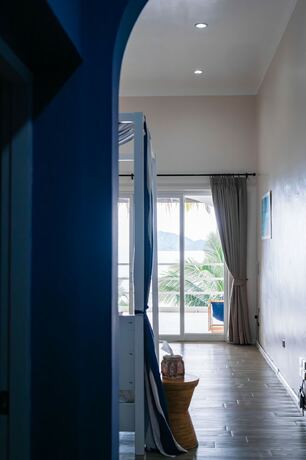 Imagen de la habitación del Hotel Baan Jai Dee Beach Front. Foto 14