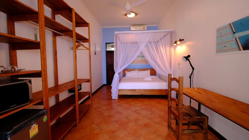 Imagen de la habitación del Hotel Baan Jai Dee Beach Front. Foto 15