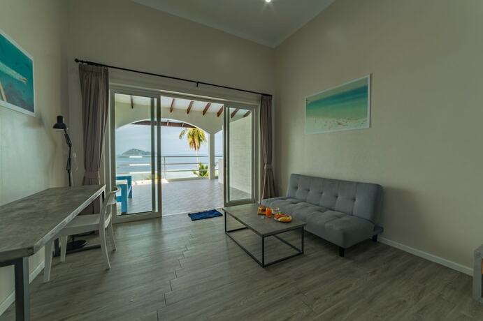 Imagen de la habitación del Hotel Baan Jai Dee Beach Front. Foto 19
