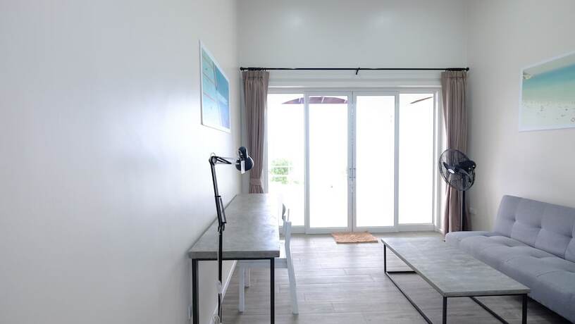 Imagen de la habitación del Hotel Baan Jai Dee Beach Front. Foto 20