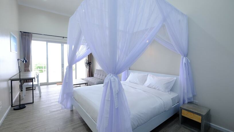 Imagen de la habitación del Hotel Baan Jai Dee Beach Front. Foto 26
