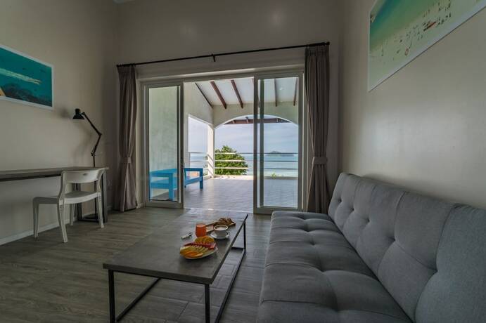 Imagen de la habitación del Hotel Baan Jai Dee Beach Front. Foto 34